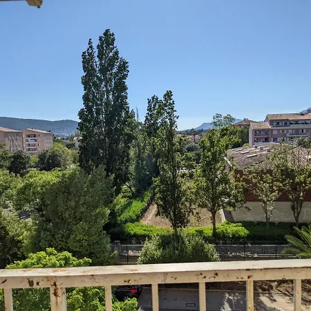 Superbe T2 Proche Des Plages Et Des Commerces Hyères